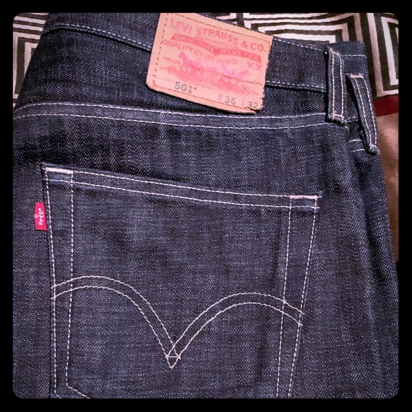 Levi 501 Jeans - Picture 1 of 3